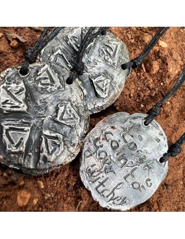 The White Wolf Μενταγιόν