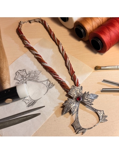 Assassin's Insignia Silver Necklace - Legacy of the Brotherhood